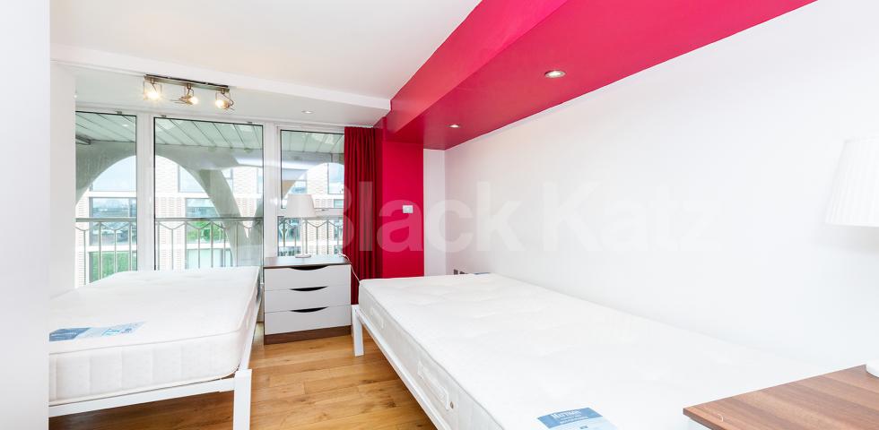 			3 Bedroom, 2 bath, 1 reception Apartment			 Farringdon Road EC1R, CLARKENWELL / FARRINGDON